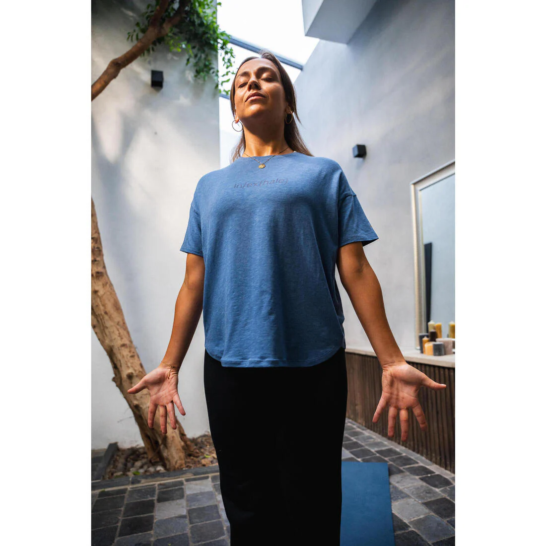 Camiseta Yoga Mujer Azul Manga Corta - Image 7