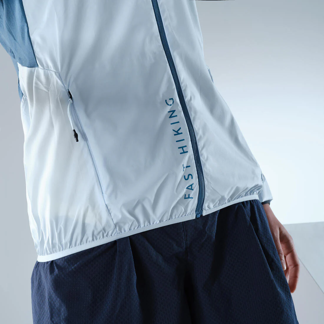 Cortavientos de montaña y trekking ultraligero Mujer Quechua FH500 azul - Image 4