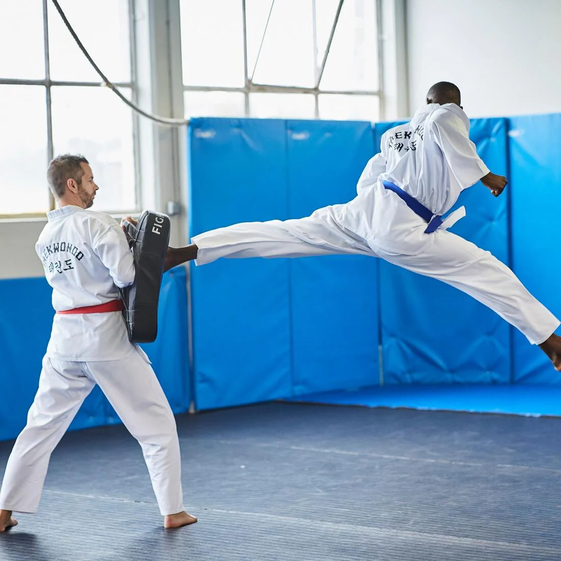 DOBOK TAEKWONDO OUTSHOCK 500 ADULTO BLANCO - Image 11