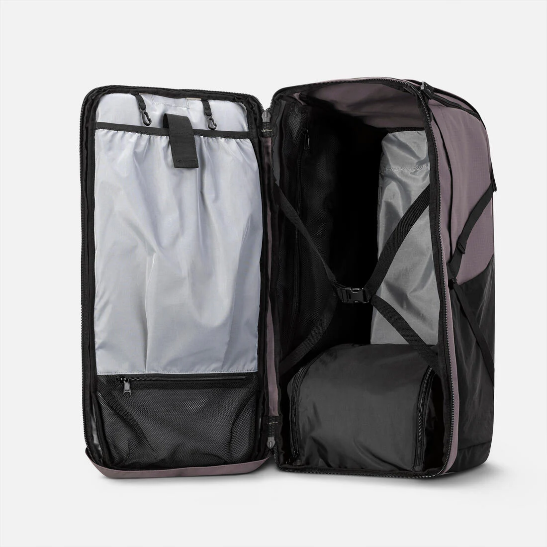 Mochila de montaña y trekking 60+6L Mujer Forclaz Travel 900. Funda impermeable - Image 3