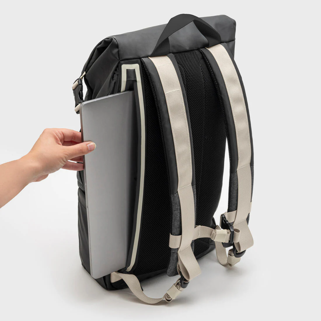 Mochila deportiva 25L con bolsillo para portatil Decathlon Urban - Image 3
