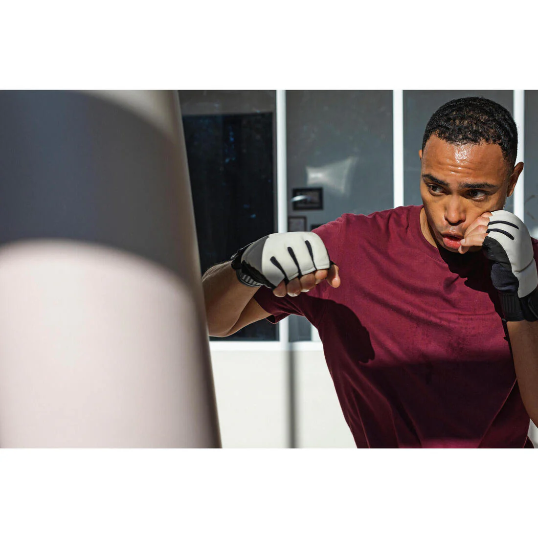 Saco Boxeo Autoportante Adulto Negro-Beis - Image 7
