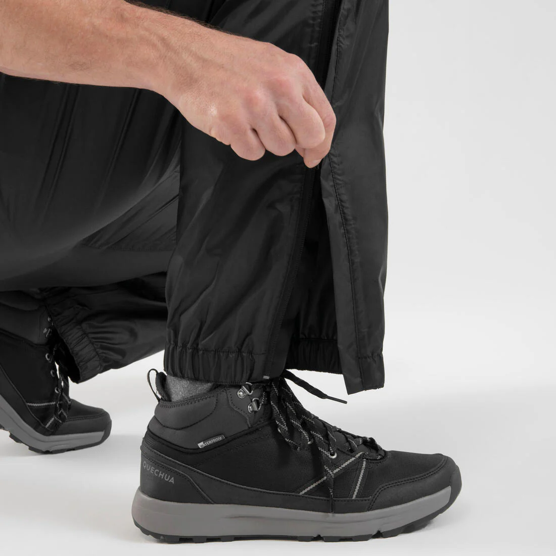 Sobrepantalón impermeable montaña y trekking compacto Hombre Quechua NH500 - Image 2