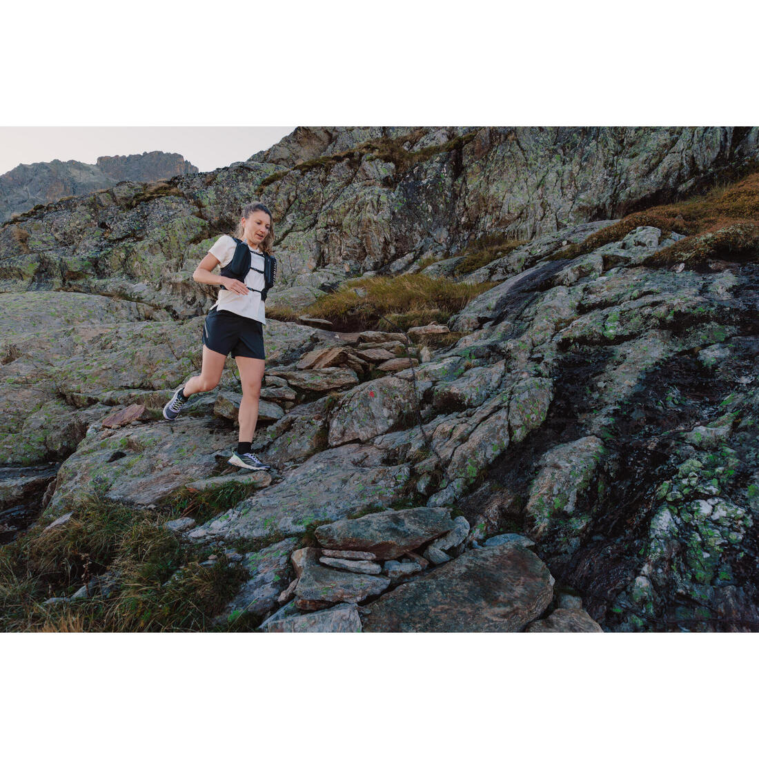 Zapatillas de running trail mujer, Kiprun MT3, negro ahumado - Image 10